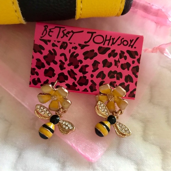 NEW Betsey Johnson Cute Bee Earrings and BEE Happy Makeup Bag Bundle 🐝 🌸✨ - Picture 2 of 4